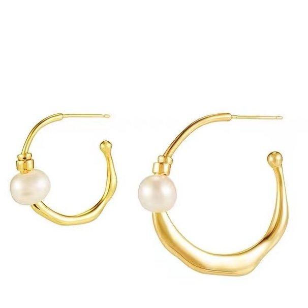 Fashionable earpin pearls