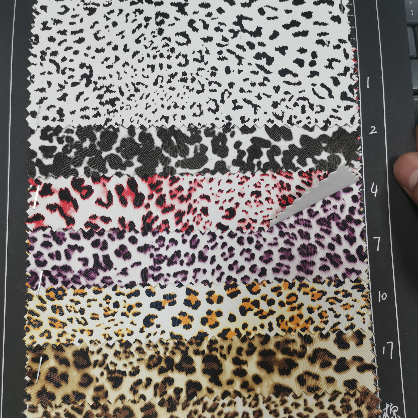 1064厂家直销热销新款  皮革大量现货高中低档箱包沙发鞋材面料
