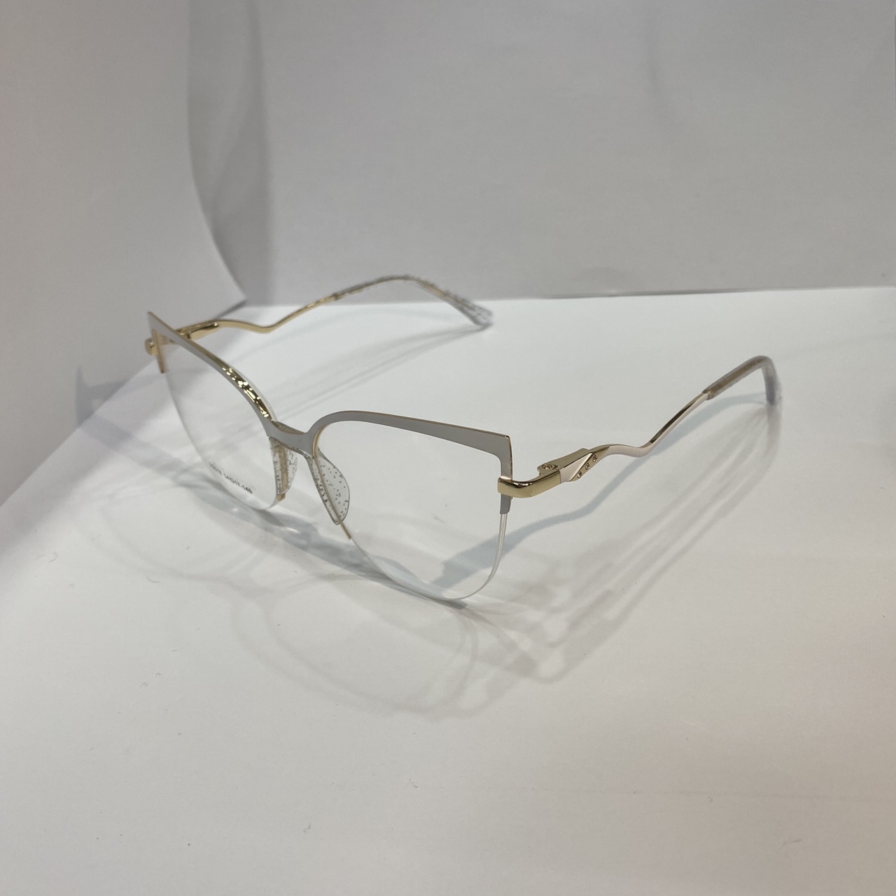 眼镜女款金属白色 多色可选Glasses female metallic white Multicolor option