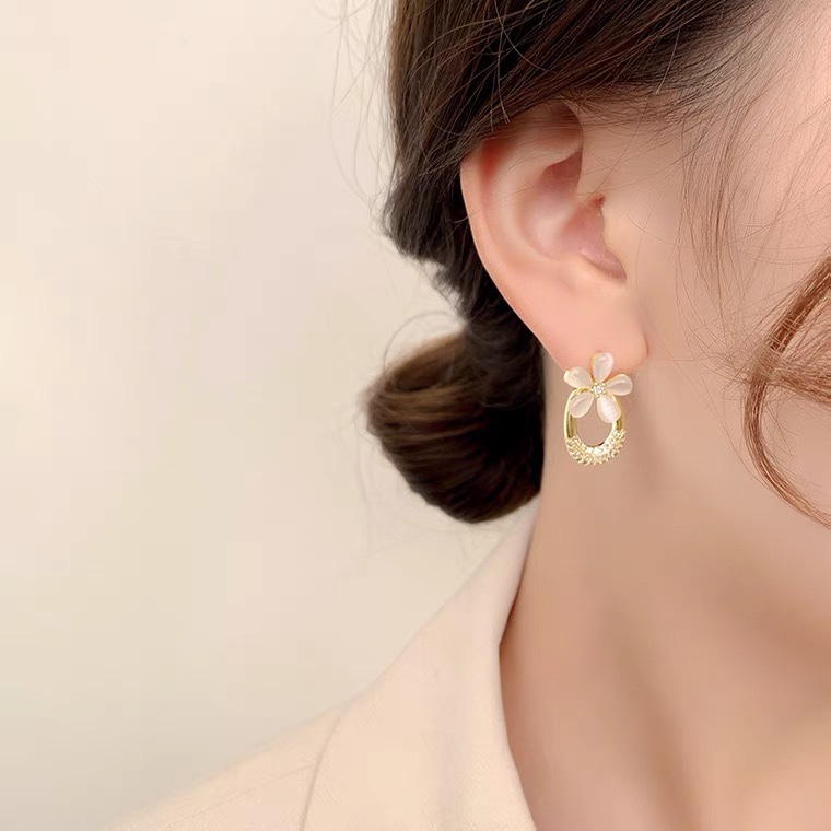 Drop cat eye earrings