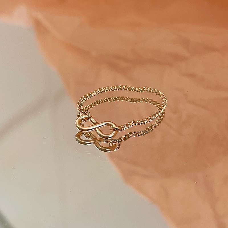 Minimalist and niche infinite symbol figure-eight knot chain soft ring for women, non-fading smooth plate ring Application Scenario