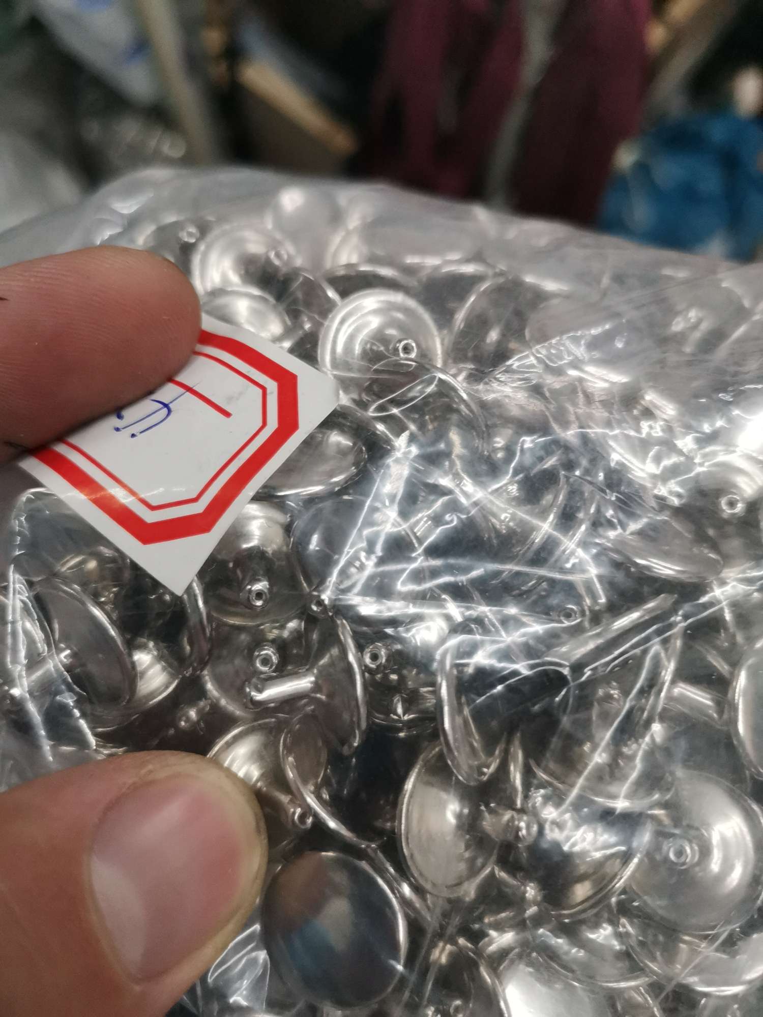 15X8 studs, rivets. Collision nails, hollow nails, factory direct sales, full range of colors and favorable prices, customization supported. Welcome new and old customers to provide samples for customization and purchase Application Scenario