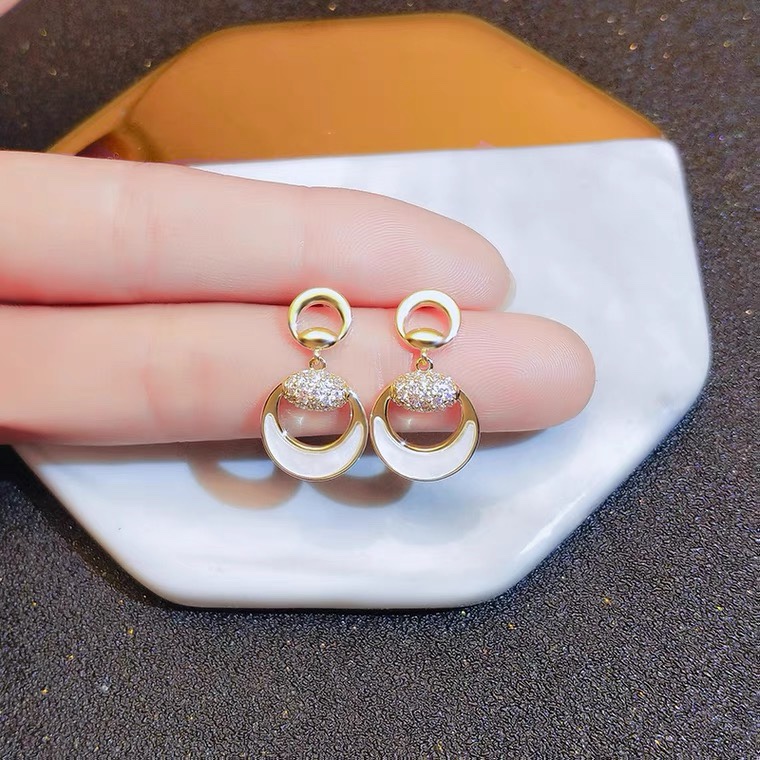 Stylish zirconium earrings