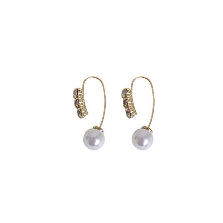 Trendy young earrings