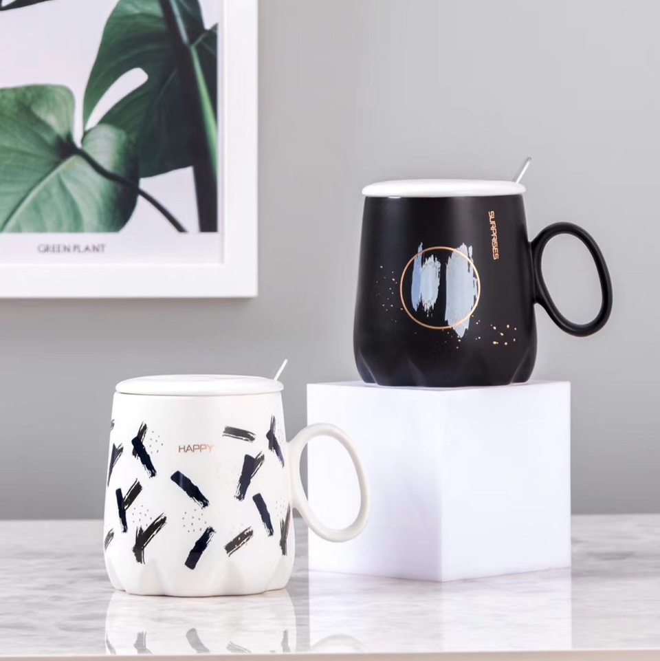 Popular breakfast cup, coffee cup, black and white striped heart-shaped lid glass cup 729