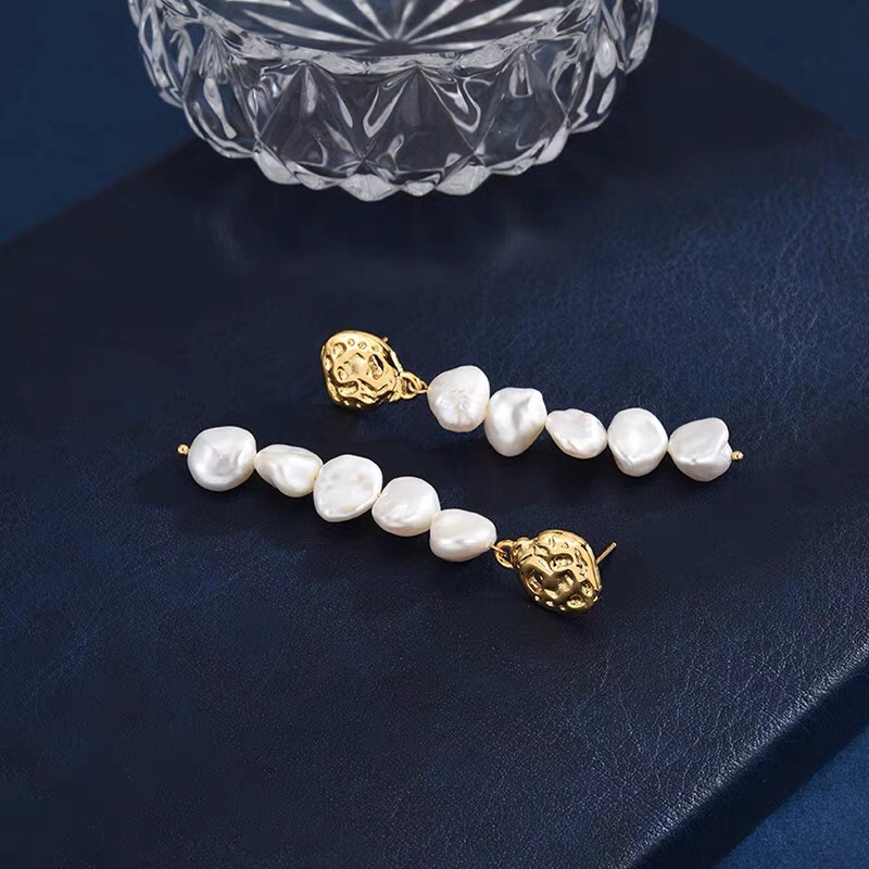 European, American and Korean fashion brands pearl personality with classic earrings