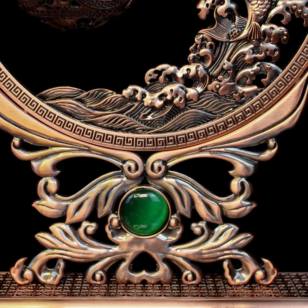 ——【鱼跃龙门吊熏炉】细节图
材质：合金规格：炉宽7cm 架长18.5*高27.5cm说明：配防火棉