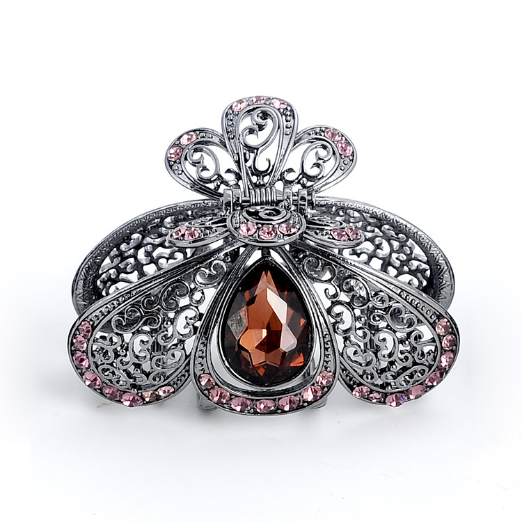 A black lady's hairpin with a teardrop-shaped hollowed-out grab, an Amazon alloy headpiece details Picture