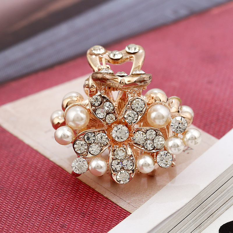 Pearl flower mini grab clip, bangs clip, fashionable Korean-style hair accessory, hair clip, hair grab, headwear Specification image