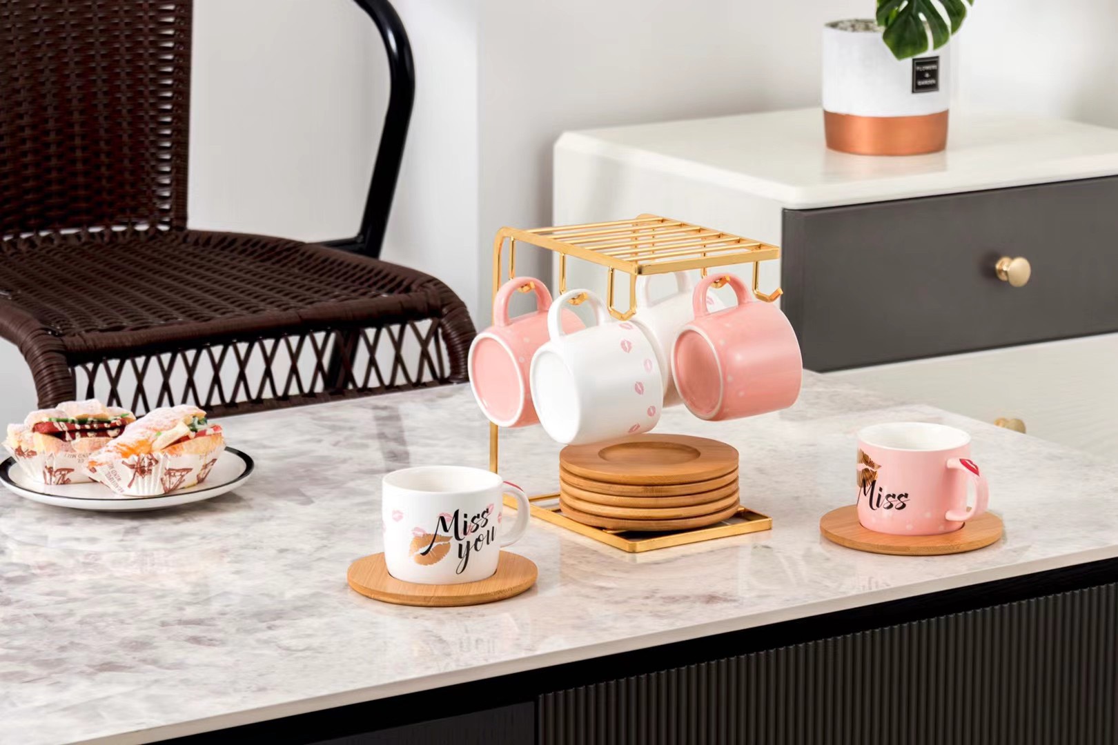 Home macaron ceramic coffee cups and saucers with trendy Korean Missyou red lip print details Picture