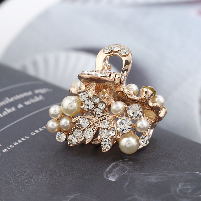 Pearl flower mini grab clip, bangs clip, fashionable Korean-style hair accessory, hair clip, hair grab, headwear