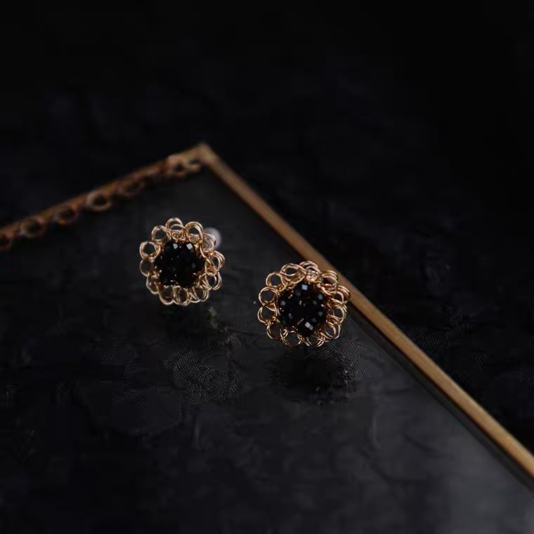 Black versatile stud earrings