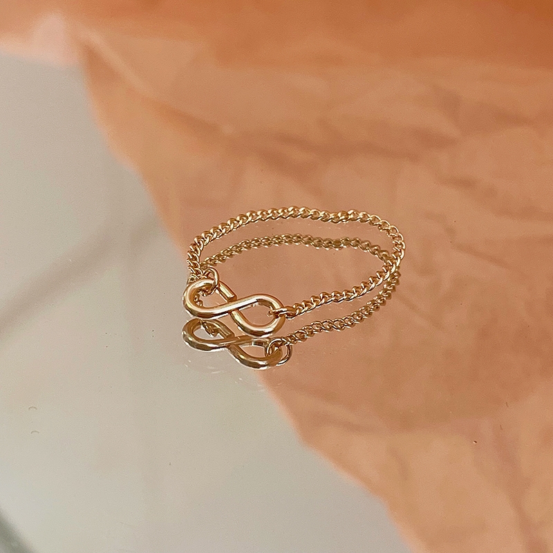 Minimalist and niche infinite symbol figure-eight knot chain soft ring for women, non-fading smooth plate ring