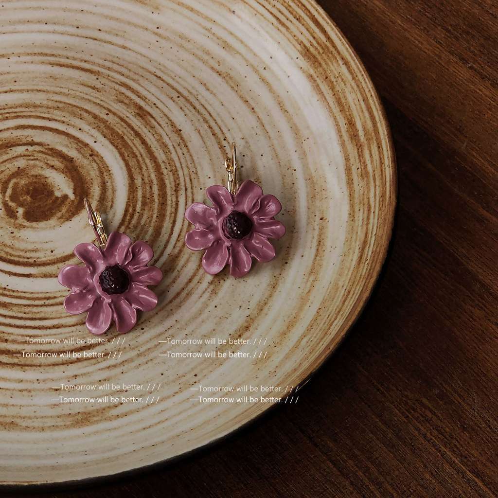 Bright Eyes Japanese, Korean and French purple Daisy flower earrings for women, sweet, ethereal and personalized design sense earrings factory wholesale Bright Eyes Japanese, Korean and French purple Daisy flower earrings for women, Sweet, ethereal and personalized design sense earrings factory wholesale Specification image