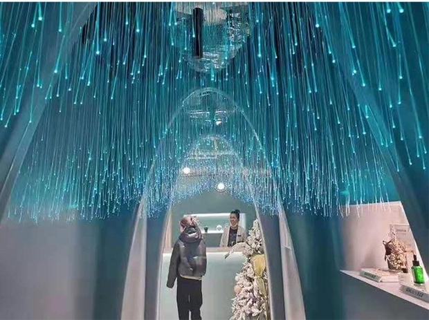 Fiber Optic Light Creative Custom Network Red Light Restaurant Bar Starry Corridor Clear Bar Fiber Optic Chandelier Starry Top Full Of Stars Application Scenario