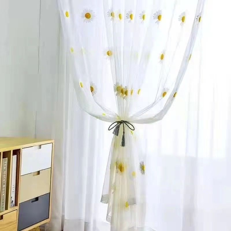 Nordic Modern Light Luxury Small Daisy Window Screen full figure