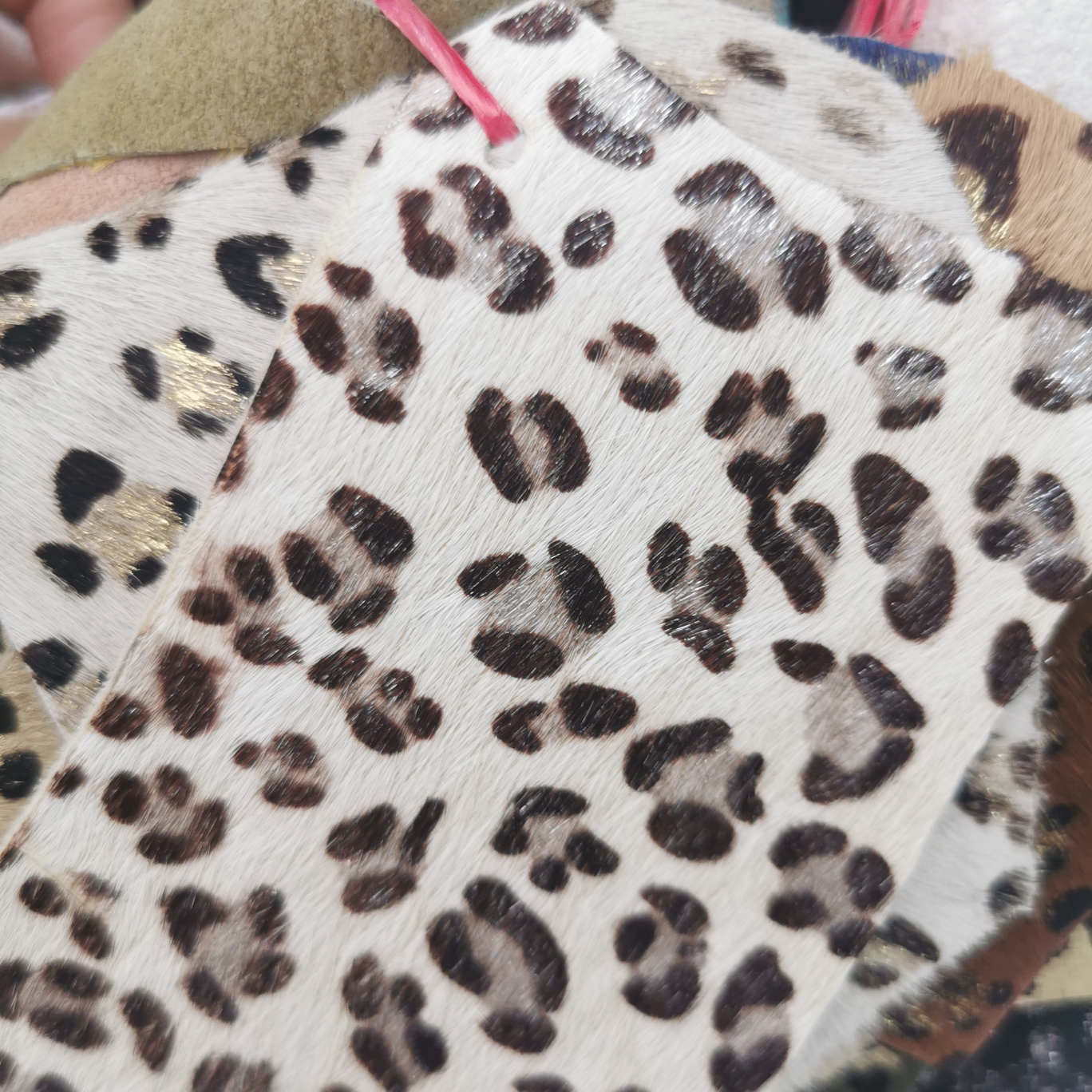 马毛白色烫金小豹纹