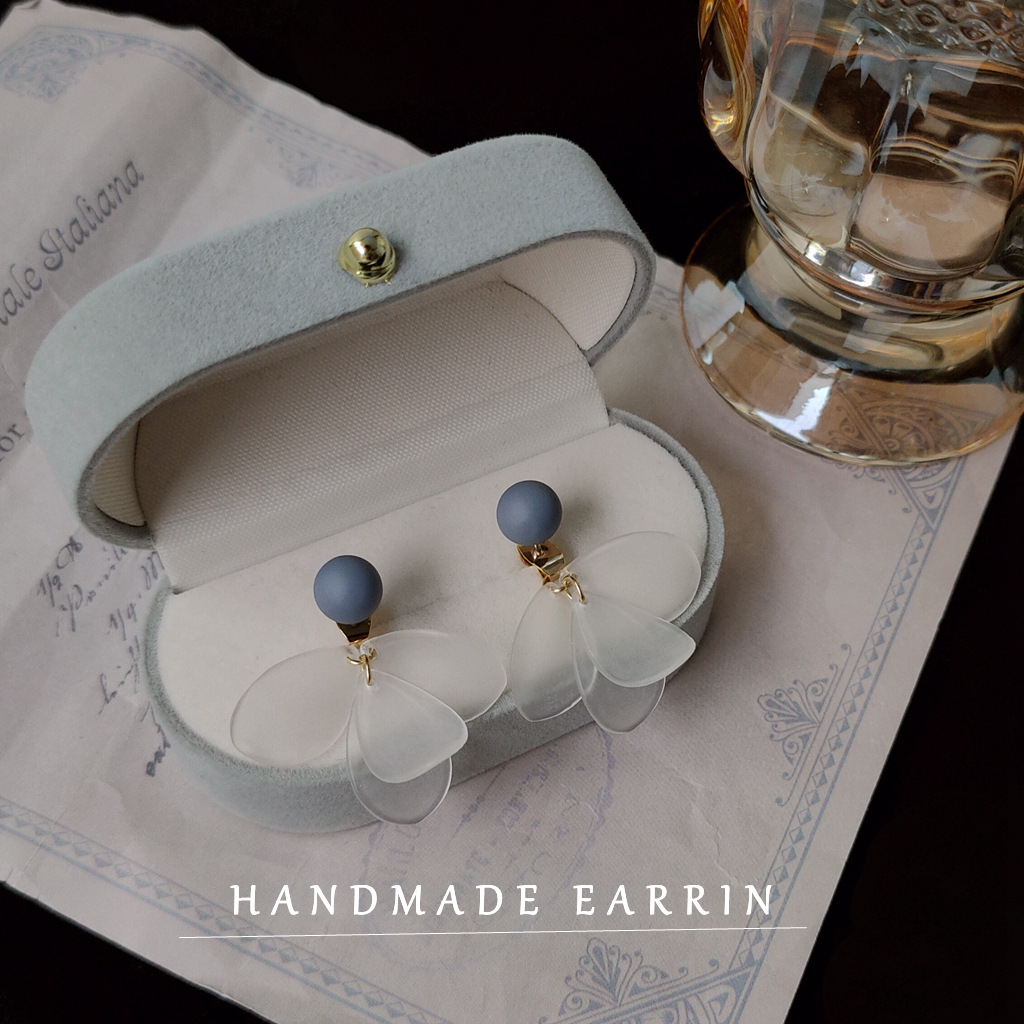 Liangmu 925 Silver Needle Haze Blue Acrylic Leaf Original Design Handmade Earrings, the same style of ear studs as Wenwan. Liangmu 925 Silver Needle Haze Blue Acrylic Leaf Original Design Handmade Earrings, the same style of ear studs as Wenwan, versatile Application Scenario