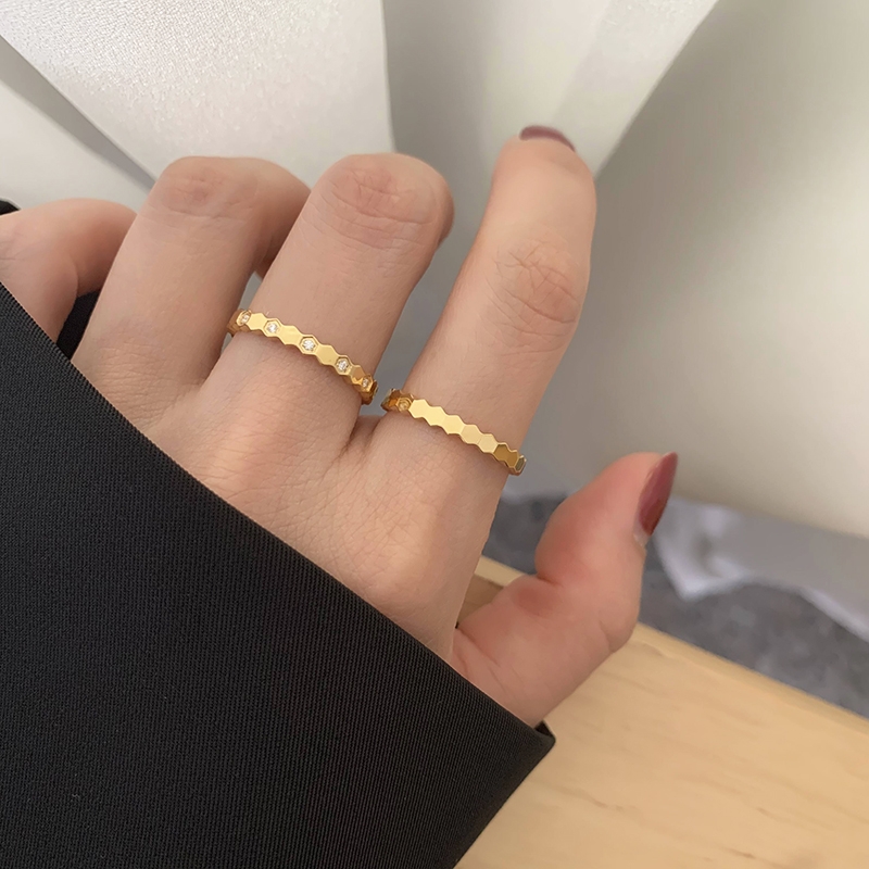 The new Korean version of the simple honeycomb gear diamond ring is the same as the cold style ring worn by female Instagram influencers