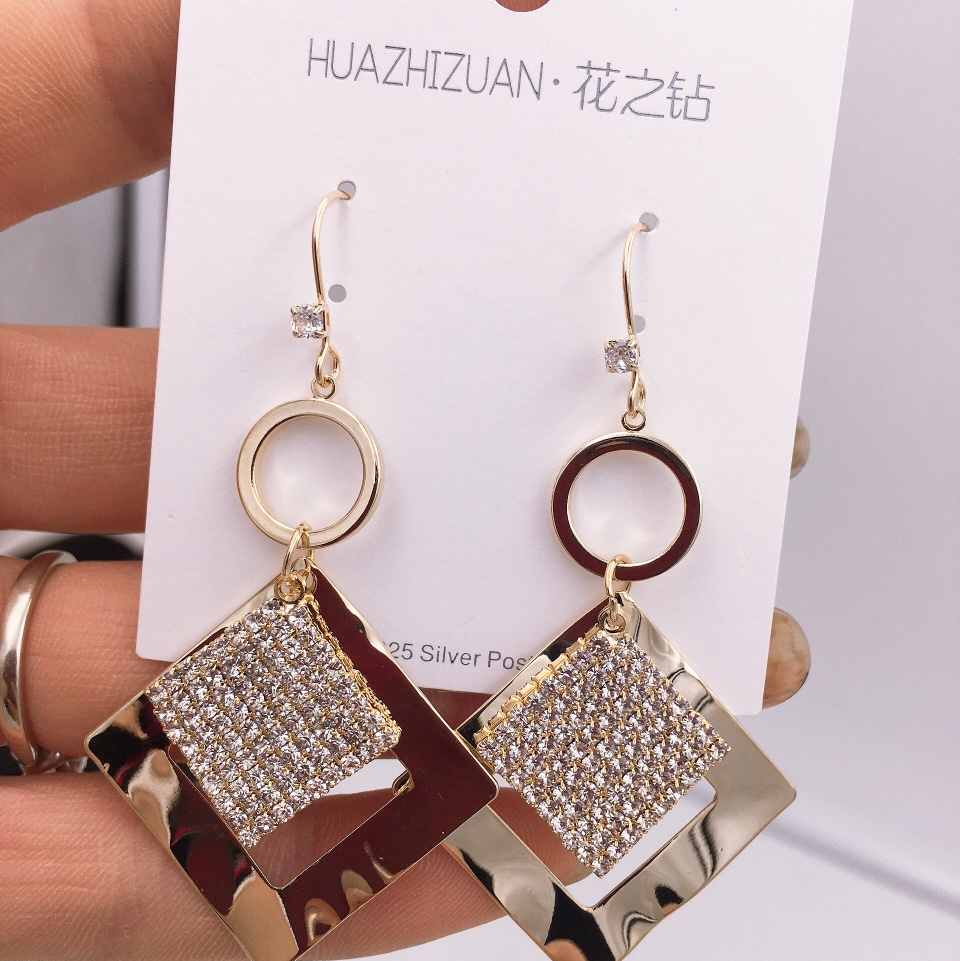 Earring one 377