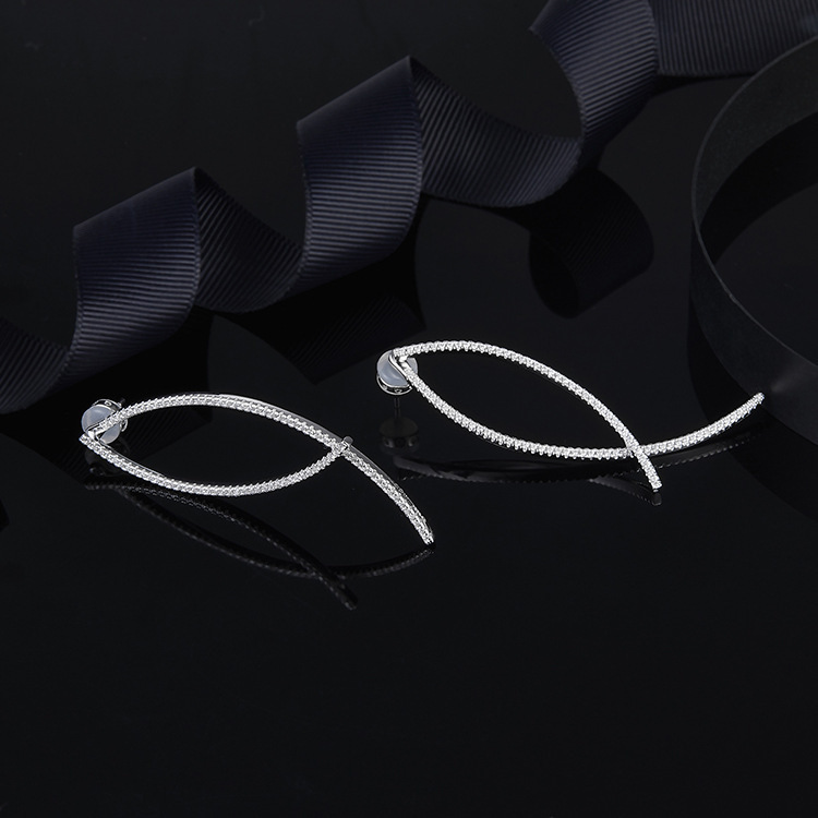 Micro Inlaid diamond Apm high version engraved cross line earrings for women curved elegant ins
