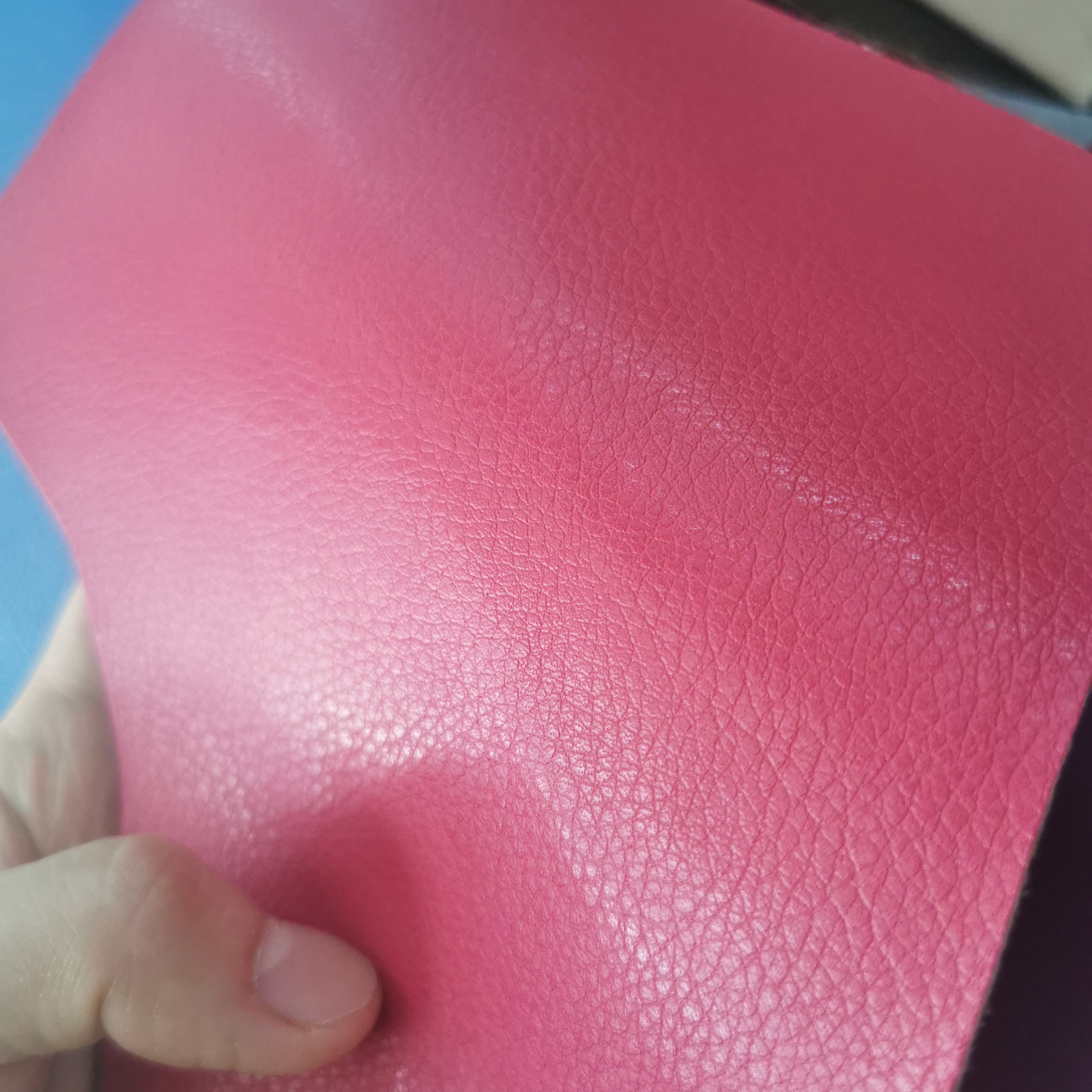 二层牛皮贴膜小荔枝玫红色