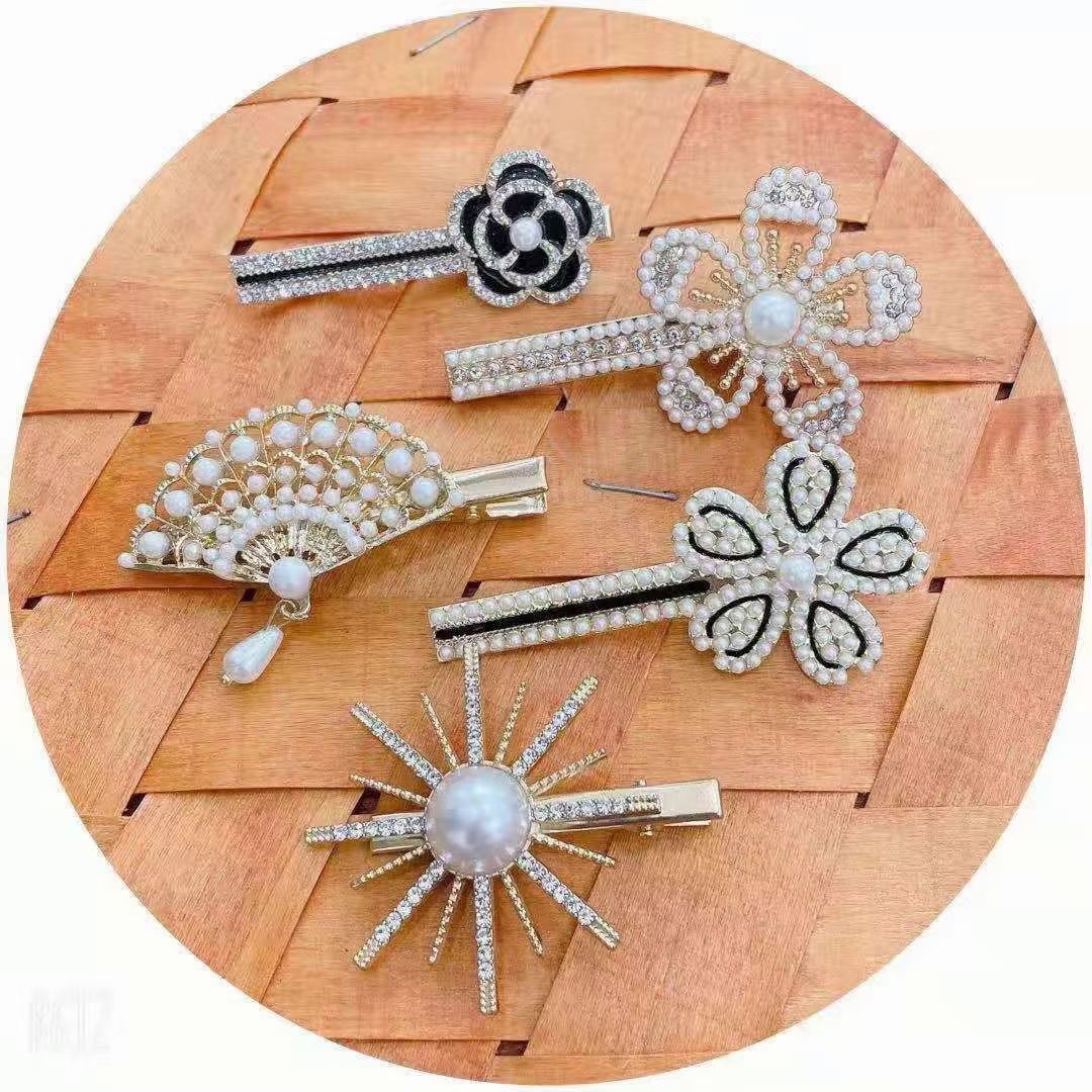 Simple style Rhinestone Mom hairpin Vintage bangs clip clip delicate top clip clip Headpiece Vintage bangs clip clip clip delicate top clip back head clip clip headpiece