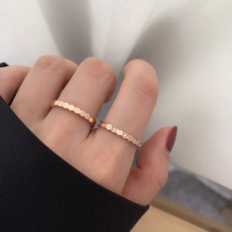 The new Korean version of the simple honeycomb gear diamond ring is the same as the cold style ring worn by female Instagram influencers Item Picture