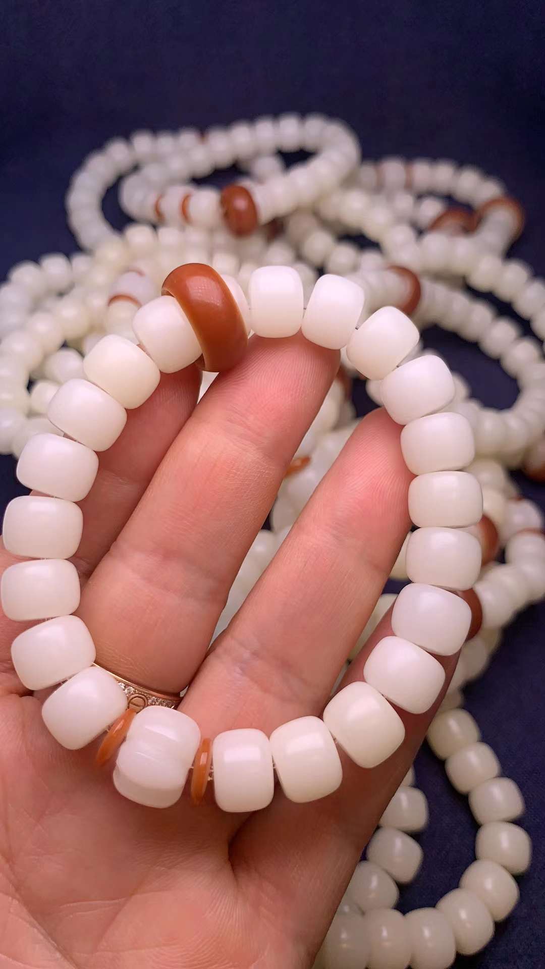 Nuevo blanco jade bodhi 8x10 bodhi raíz bucket mano bead con nuevo anillo de ejecución Item Picture