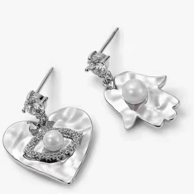Trendy earrings