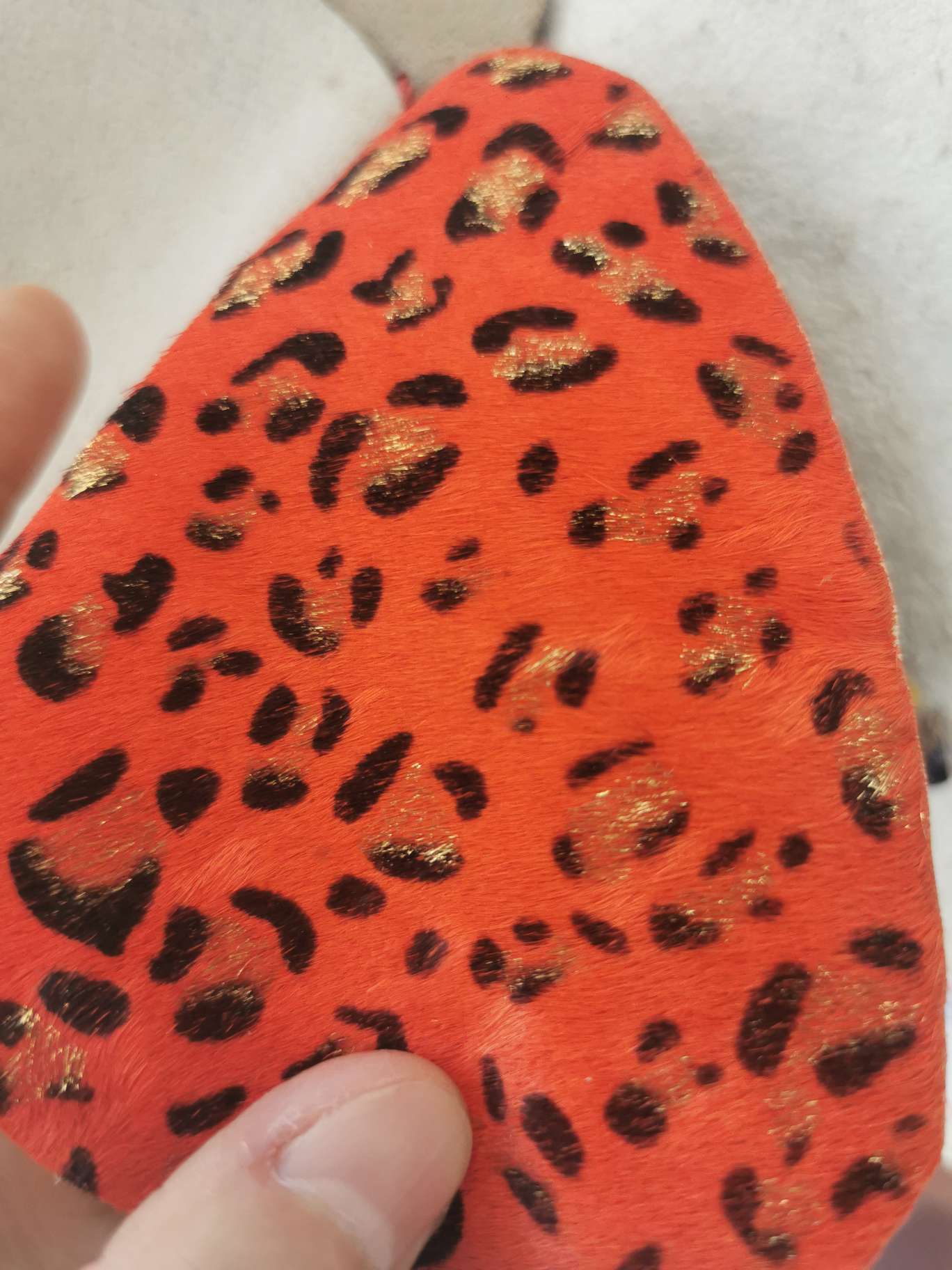 马毛大红色烫金小花纹详情图2