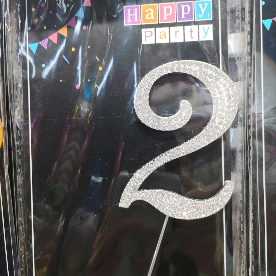 Wholesale of cake decoration accessories and party supplies with the number 2 on the cake insert