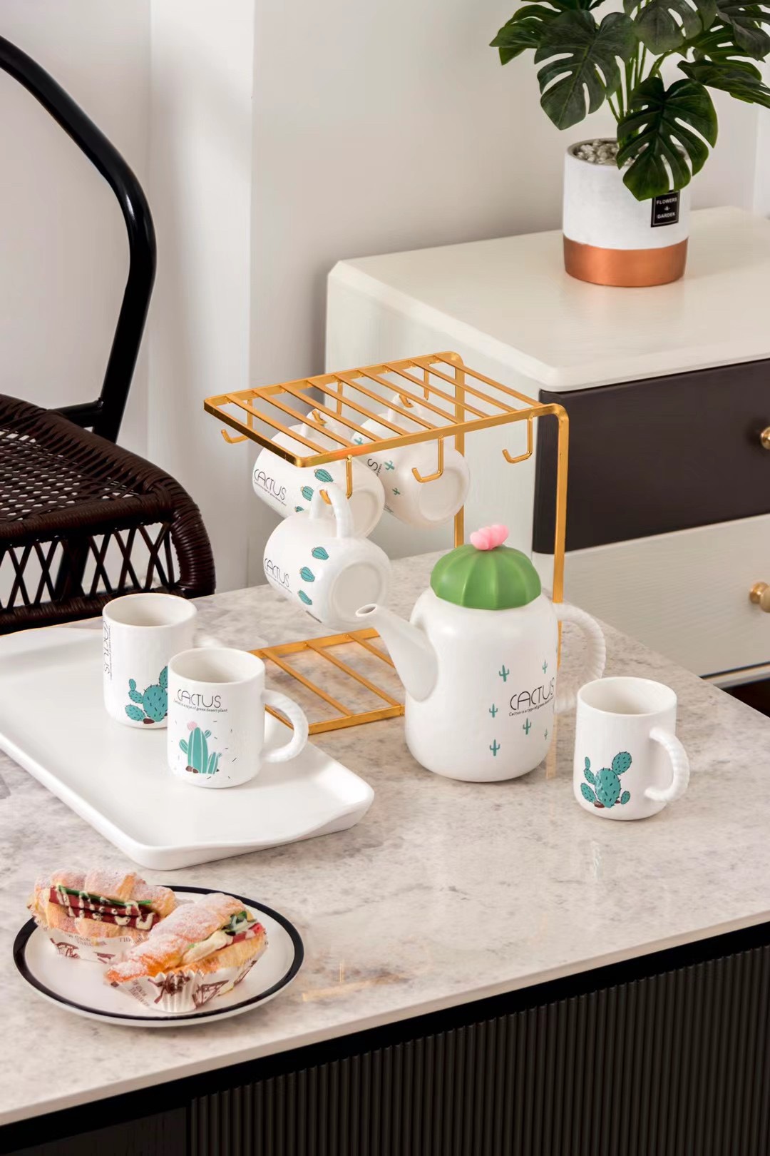 Home ceramic coffee cups and saucers, trendy Korean-style water bottle, cactus print details Picture