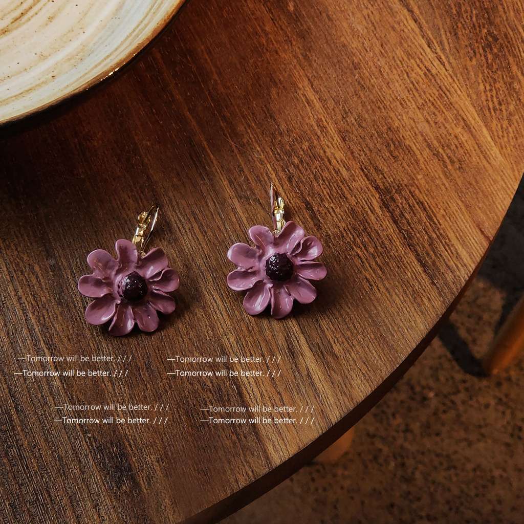 Bright Eyes Japanese, Korean and French purple Daisy flower earrings for women, sweet, ethereal and personalized design sense earrings factory wholesale Bright Eyes Japanese, Korean and French purple Daisy flower earrings for women, Sweet, ethereal and personalized design sense earrings factory wholesale Item Picture