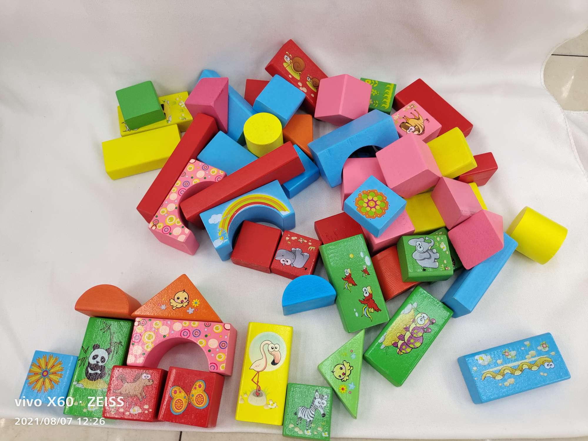Children's bucket building blocks for boys and girls, wooden toys for babies' intelligence benefits, 1-2 years old, brain-stimulating large particles detail image 3