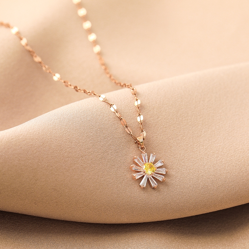 Designer patchwork necklace female influencer niche collarbone chain personality pendant necklace Daisy necklace 43 thumbnail