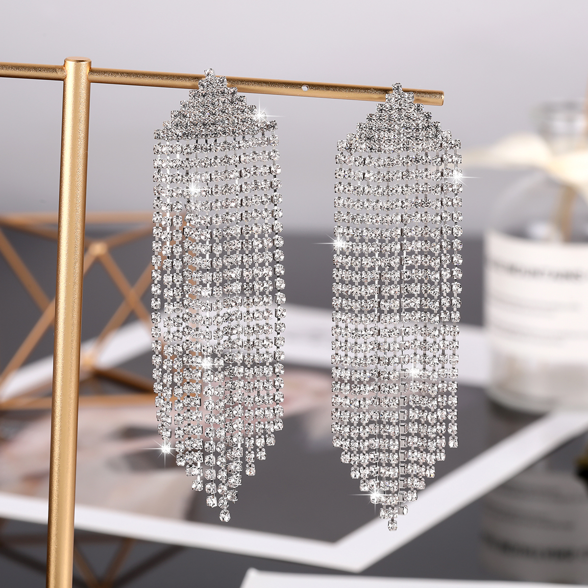 韩国新款优雅气质流苏耳环时尚高级感简约百搭耳饰女韩国时尚设计感耳坠镶钻耳钉气质简约耳饰新品款优雅气质流苏耳环4701