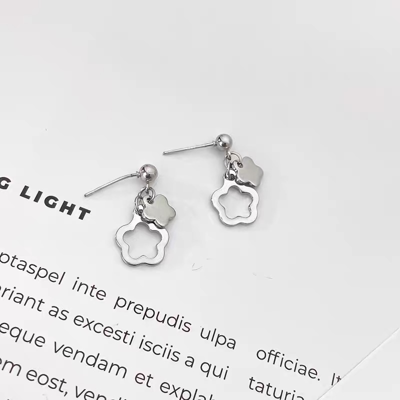Korean fashionable and elegant Internet celebrity high-end small summer sweet and girlish stud earrings Application Scenario