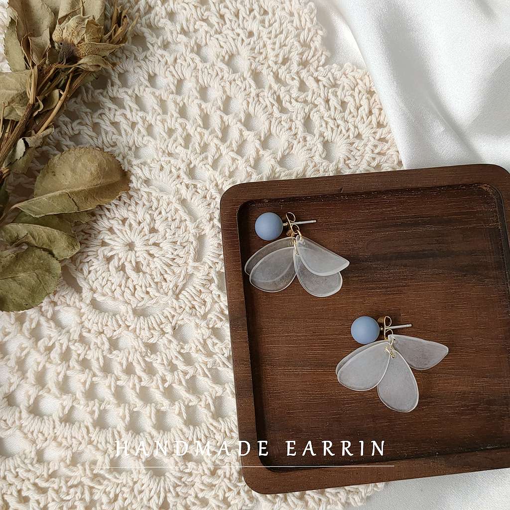 Liangmu 925 Silver Needle Haze Blue Acrylic Leaf Original Design Handmade Earrings, the same style of ear studs as Wenwan. Liangmu 925 Silver Needle Haze Blue Acrylic Leaf Original Design Handmade Earrings, the same style of ear studs as Wenwan, versatile details Picture