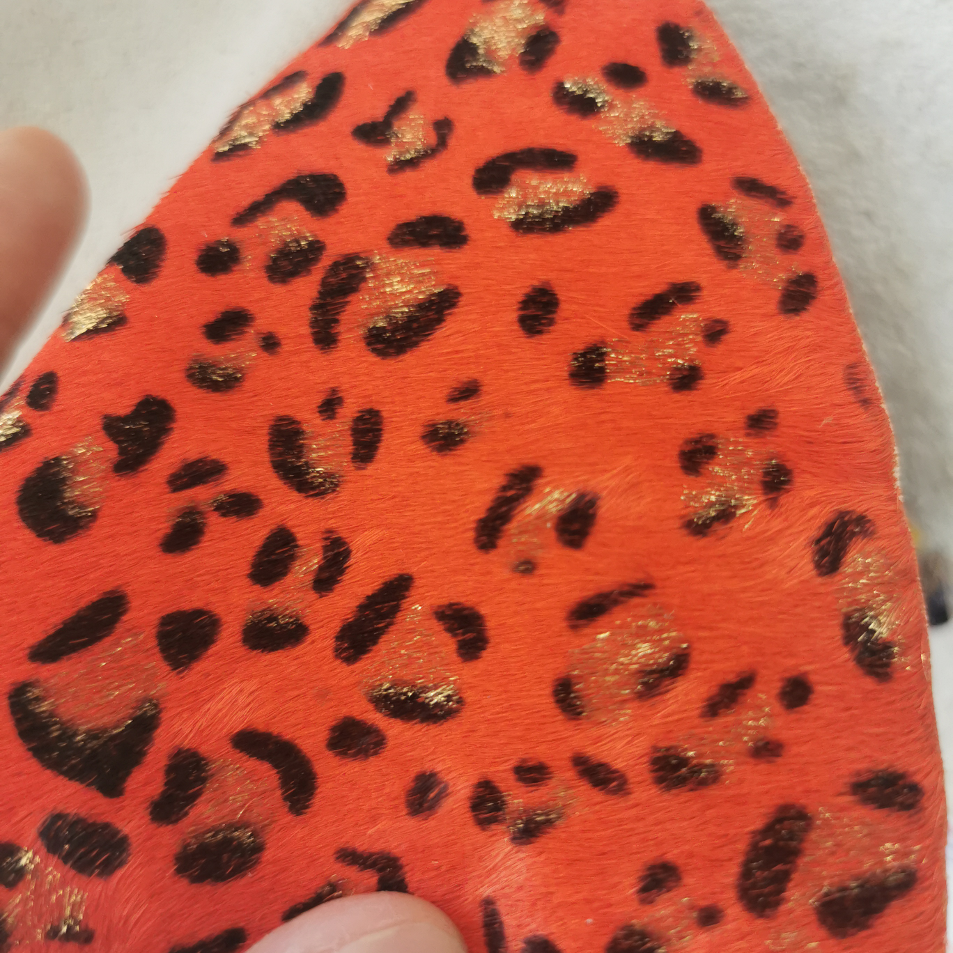 马毛大红色烫金小花纹