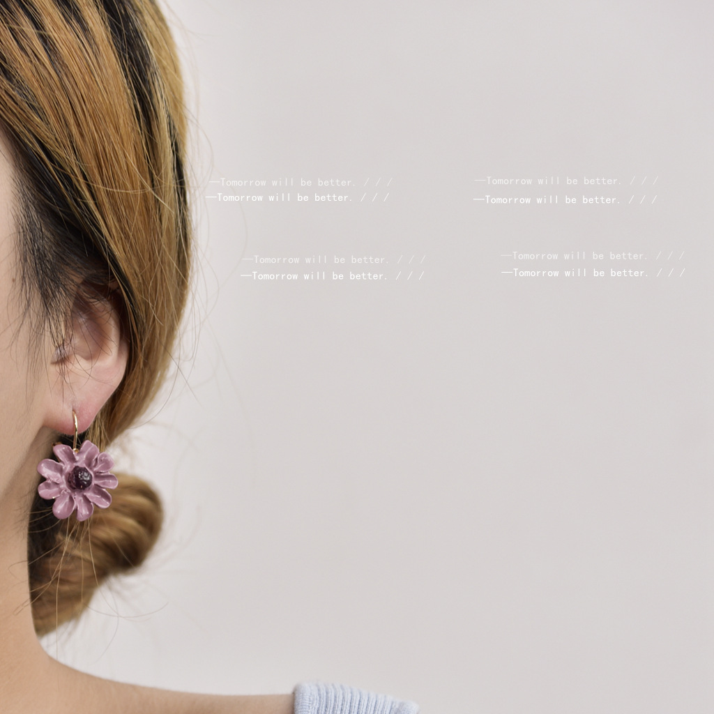 Bright Eyes Japanese, Korean and French purple Daisy flower earrings for women, sweet, ethereal and personalized design sense earrings factory wholesale Bright Eyes Japanese, Korean and French purple Daisy flower earrings for women, Sweet, ethereal and personalized design sense earrings factory wholesale details Picture