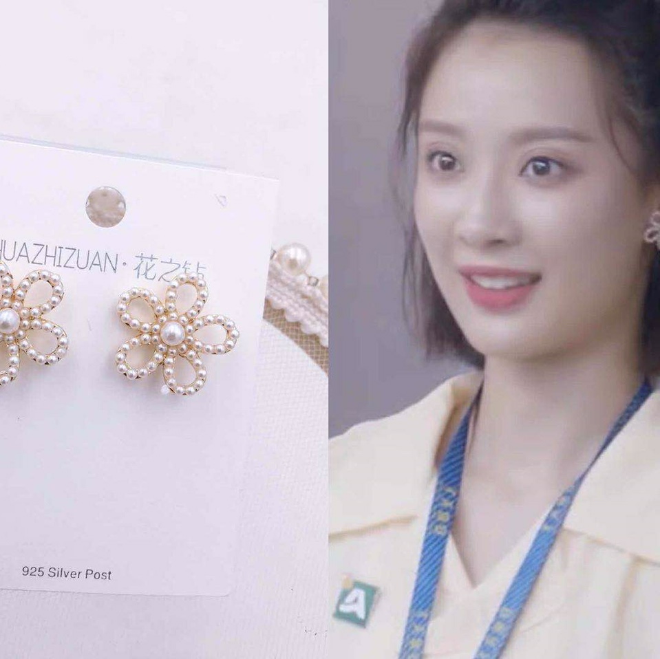 Earring one 382