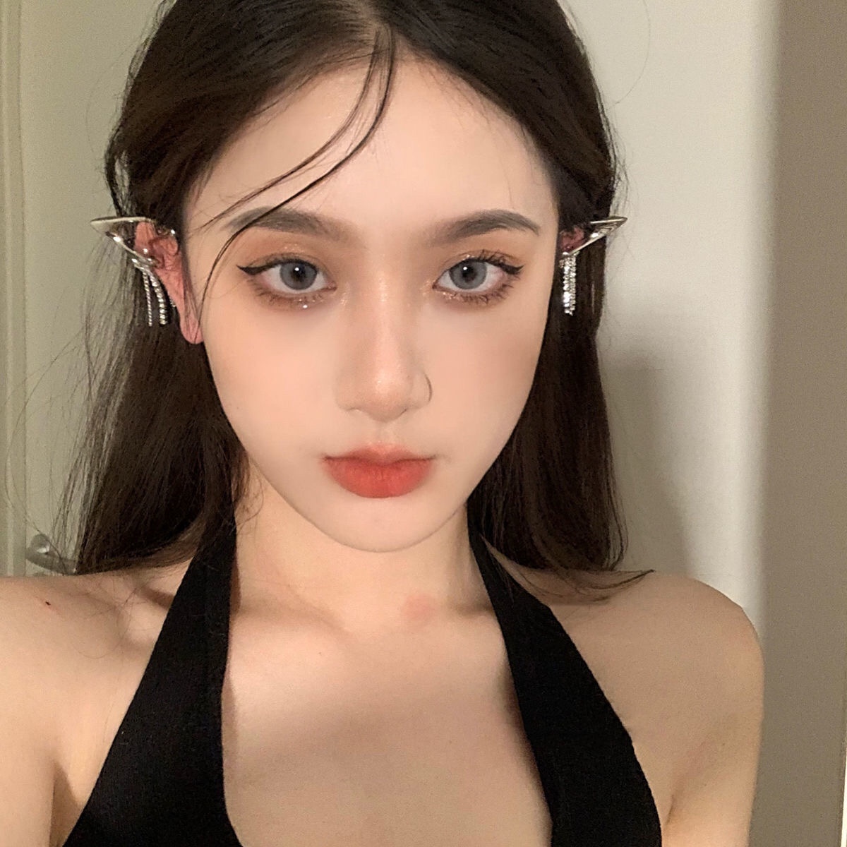 South Korea micro inset asymmetrical star stud earrings simple cold wind earrings 2021 new Korean version of ins earrings fun simple ins wind cute small delicate ear piercing earrings advanced sense thumbnail