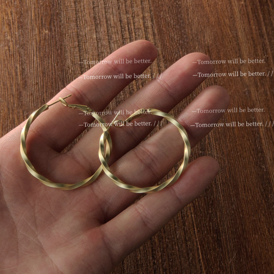 Silver needle matte metal large circle earrings, European and American retro cold style personalized twist ring earrings factory supply. Silver needle matte metal large circle earrings, European and American retro cold style personalized twist ring earrings factory supply