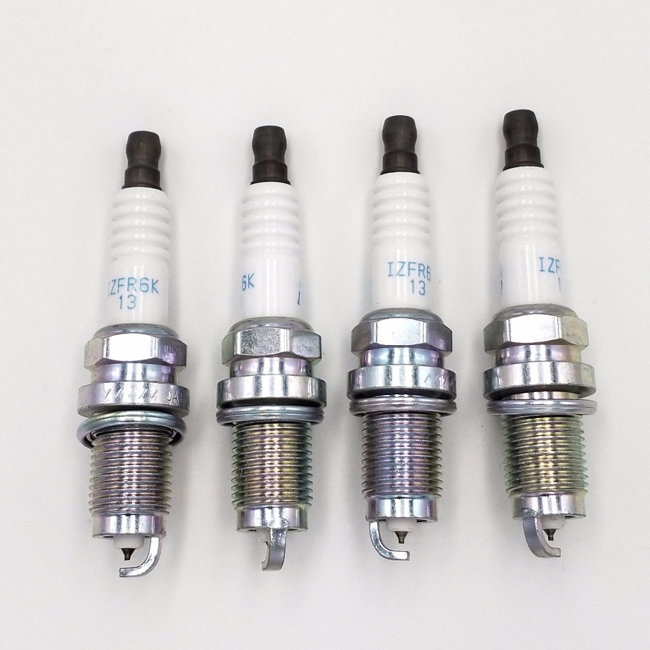 The spark plug 22401-01P15 is suitable for Nissan vehicles detail image 1