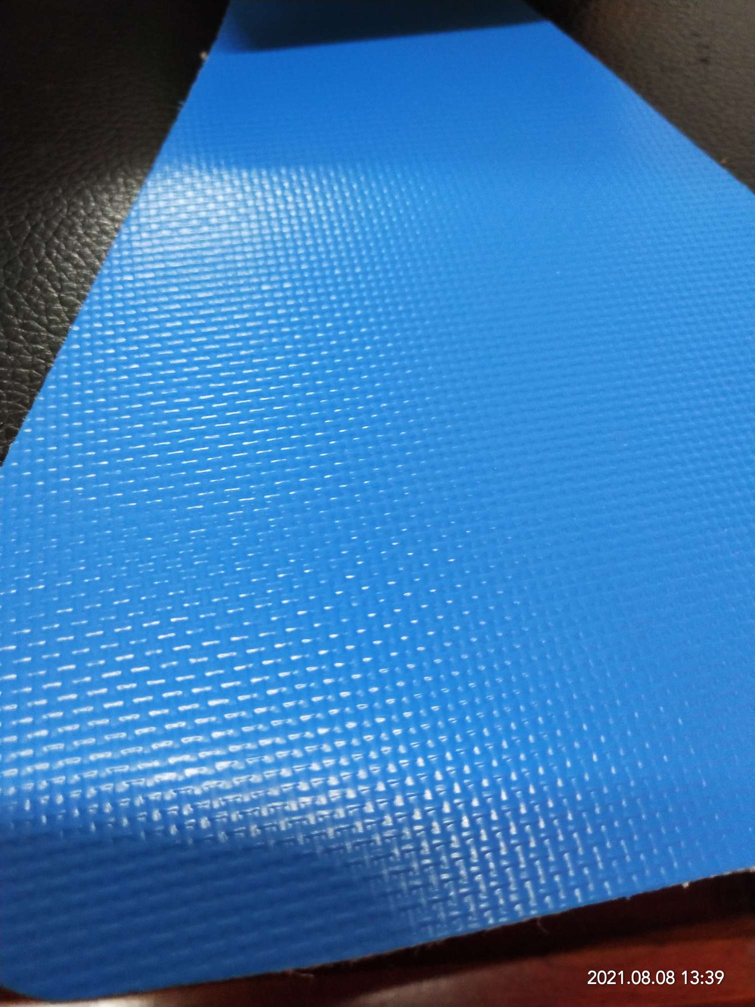 优质雾面0.45mm厚浅蓝色PVC夹网布  箱包布  机器罩家具罩  体育游乐产品  格种箱包袋专用面料详情图2