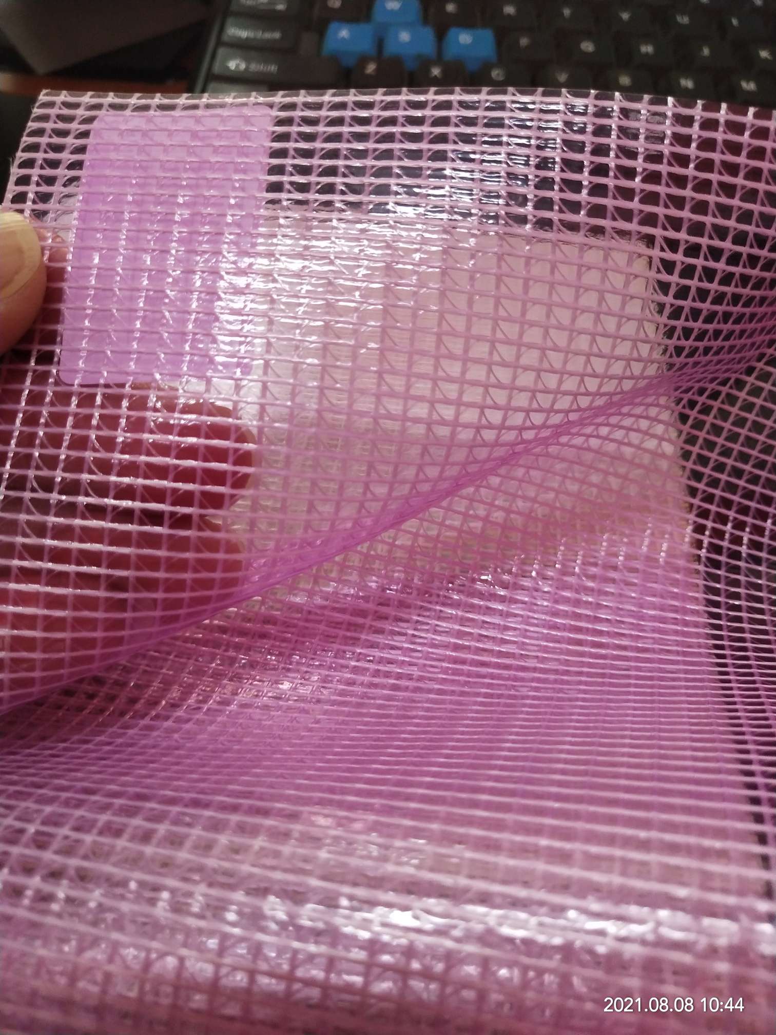 优质紫色0.25mm厚透明PVC夹网布  适用于各种机器罩家具罩 文件袋 收纳箱 化妆包专用面料产品图