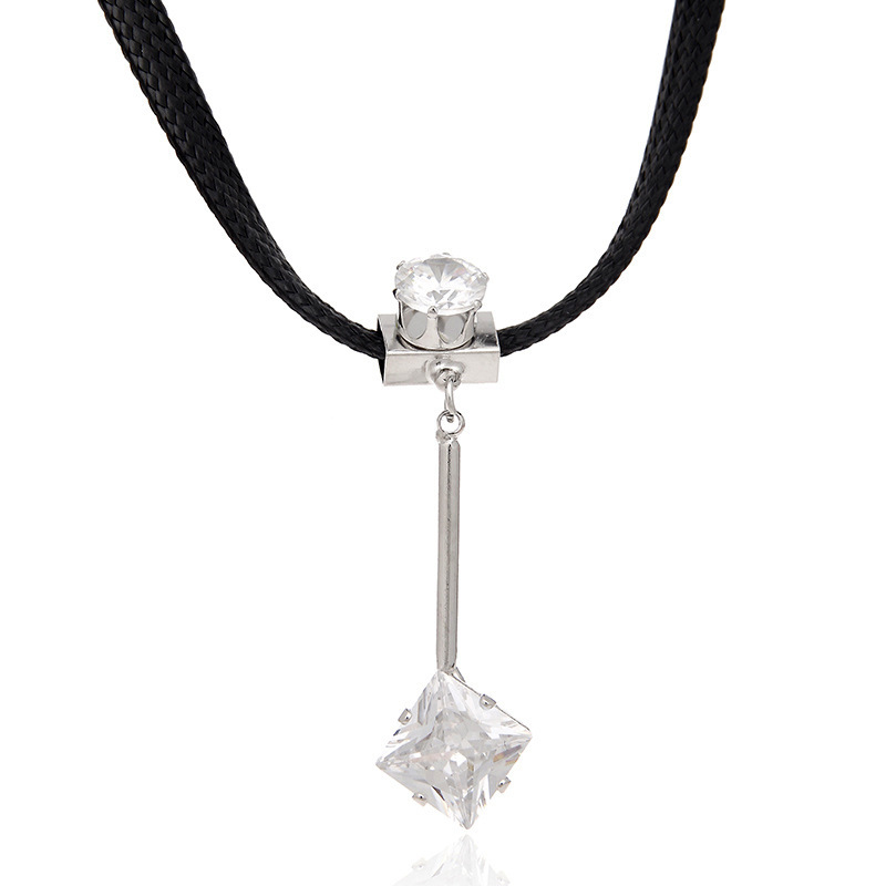 FLY907's new Harajuku retro velvet and leather neckband and collar, a cross-border bestseller from Europe and America, is a beautiful necklace and collarbone chain accessory