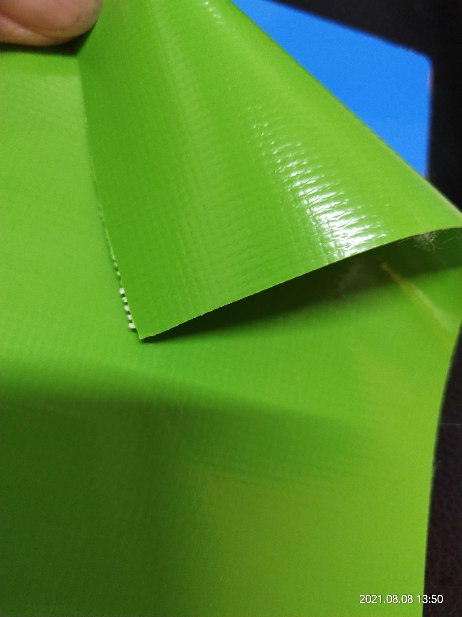 优质光面0.47mm厚浅绿色PVC夹网布  箱包布  机器罩家具罩  体育游乐产品  格种箱包袋专用面料详情图5