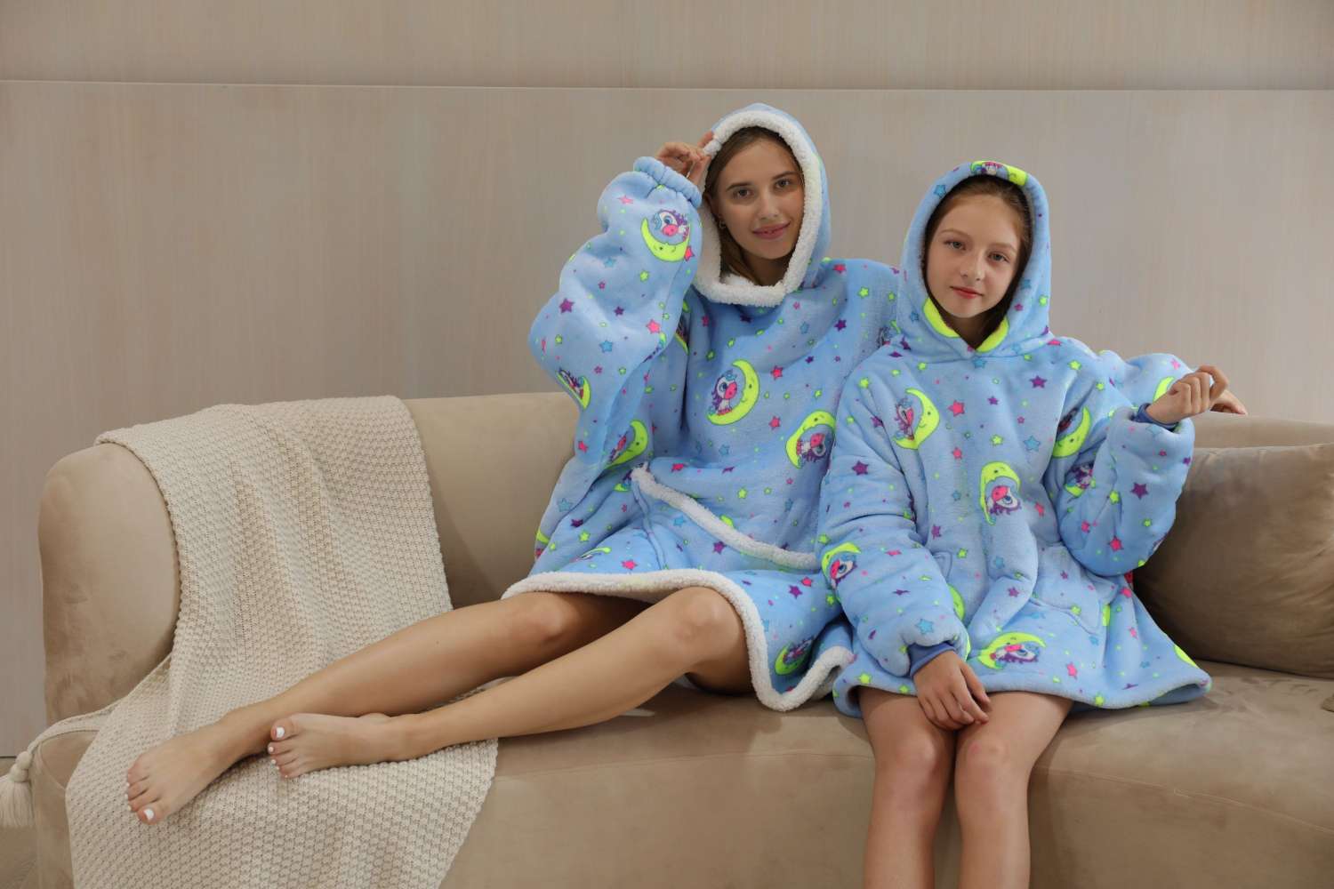 Cape Parent-child, adult cold-proof clothing, cape TV blanket, thickened autumn and winter 2021 new style detail image 19